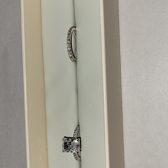 Bridal Engagement And Bridal Ring Set - Picture 7 of 9